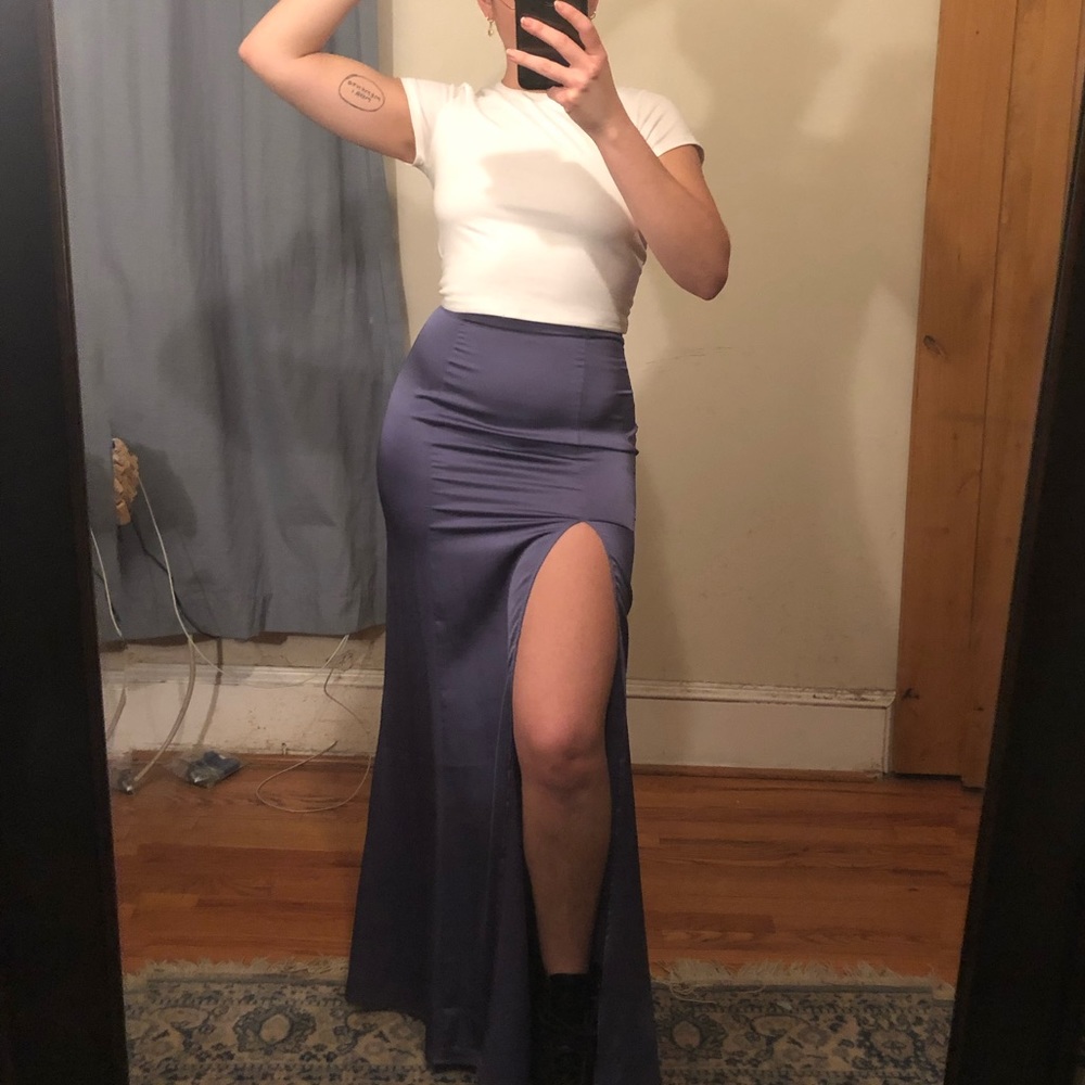 Elegant maxi skirt w/ high slit